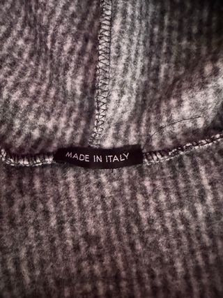 Abrigo con capucha y cremallera