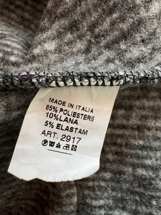 Abrigo con capucha y cremallera