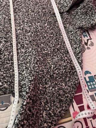 Abrigo con capucha y cremallera