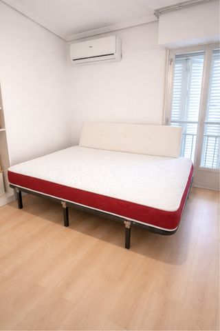 Colchón, somier y cabecero