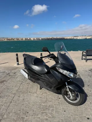 Suzuki Burgman 125 Negra