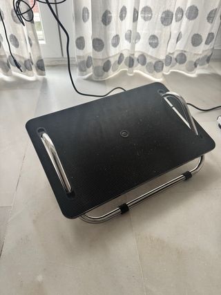 Reposapiés ergonómico negro y plateado