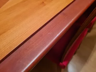 Mesa de comedor grande de madera con sillas