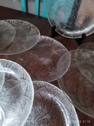 Platos de cristal con diseño de hojas