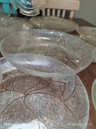 Platos de cristal con diseño de hojas