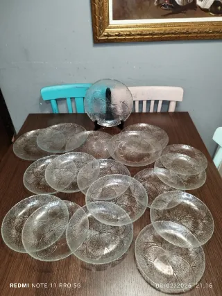 Platos de cristal con diseño de hojas