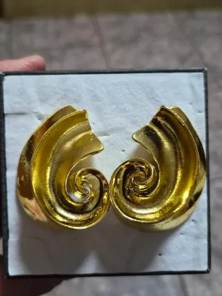 Pendientes dorados acero Zara