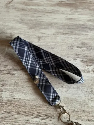Lanyard de tela a cuadros
