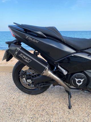 Yamaha T-MAX 530 DX Negra