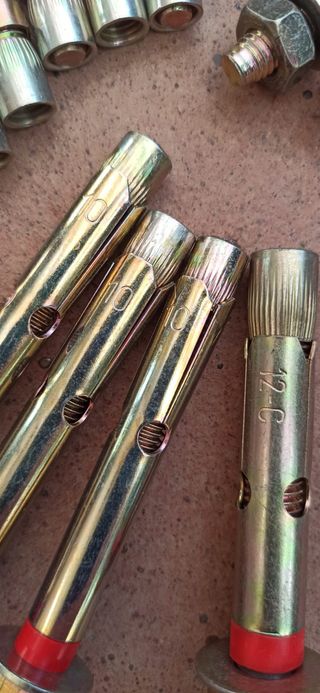 Tornillos de anclaje acuñados. M16x145. Nuevos.