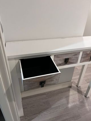 Mueble recibidor blanco y madera