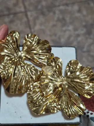Pendientes Zara dorados efecto arrugado