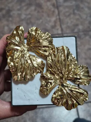 Pendientes Zara dorados efecto arrugado