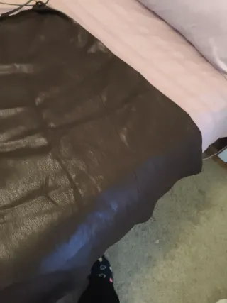 Falda midi efecto piel Zara