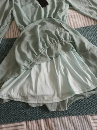 Vestido verde con volantes