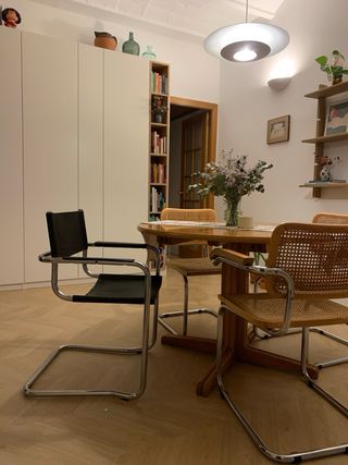 Silla Cantilever Cuero y Metal.