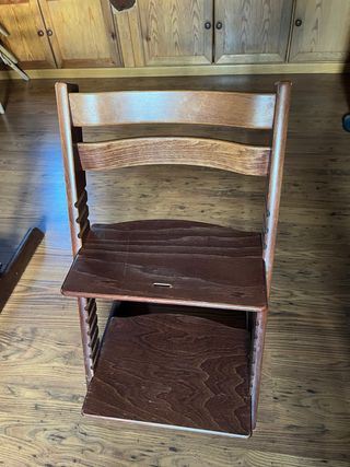 Silla trona Stokke Evolutiva y accesorio baby set.