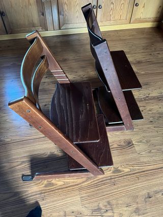 Silla trona Stokke Evolutiva y accesorio baby set.