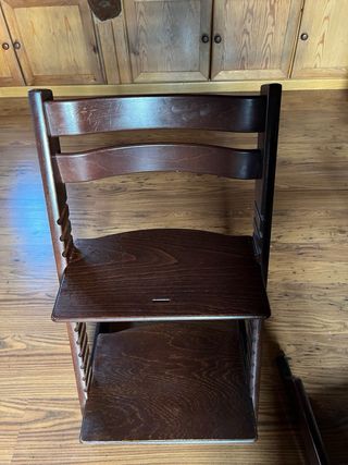 Silla trona Stokke Evolutiva y accesorio baby set.