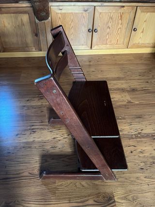 Silla trona Stokke Evolutiva y accesorio baby set.