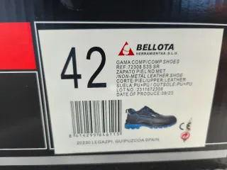 Botas de seguridad Bellota negras y azules