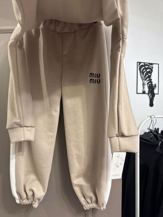 Chándal Miu Miu niña beige y blanco