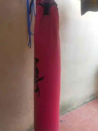 Saco de boxeo rojo. Regalo guantes