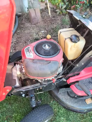 Tractor Cortacésped MTD Rojo