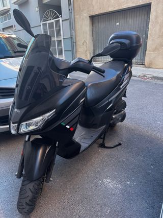 Aprilia Scooter Negra Automática