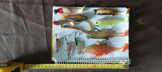Lote de señuelos de pesca variados