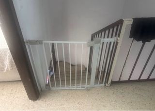 Puerta seguridad escaleras con prolongador