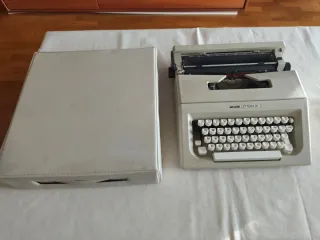 Máquina de escribir Olivetti Lettera 25