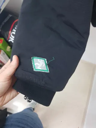 Abrigo Carhartt Negro Impermeable con Capucha