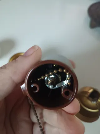 Portalámparas latón con cadena