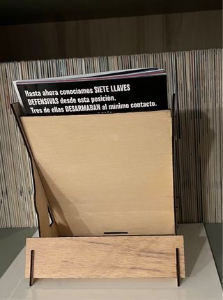 Expositor de Cómics en Madera – Wonder Woman