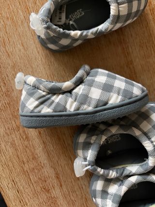 2 pares de Zapatillas cuadros bebé