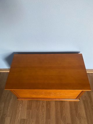 Baúl de madera maciza con diseño