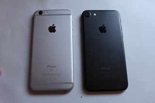 2 Apple iPhones 6s + 7 para piezas