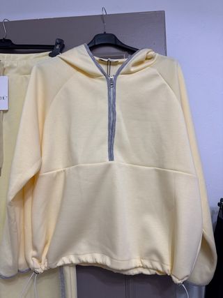 Conjunto chándal mujer amarillo y gris