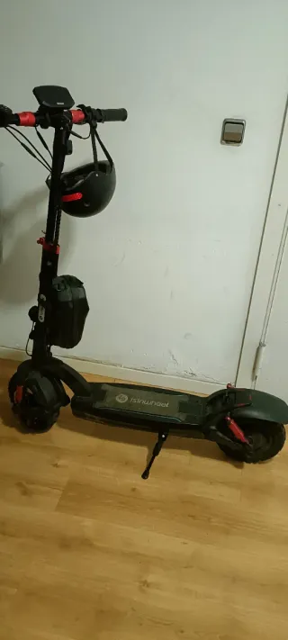 Patinete eléctrico con luces