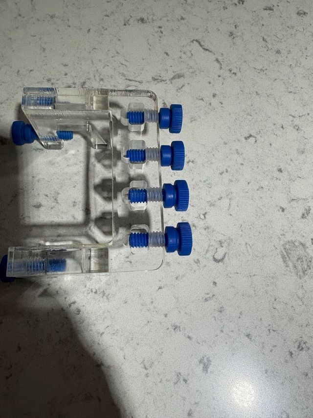 Soporte tubos bomba peristáltica acuario marino.