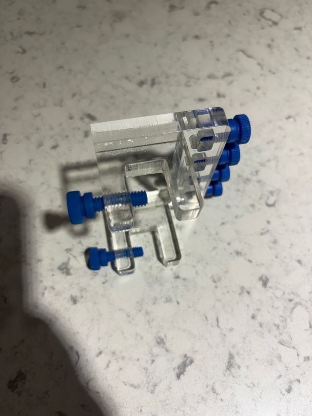 Soporte tubos bomba peristáltica acuario marino.