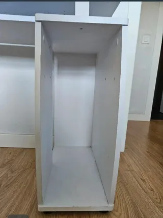 Escritorio blanco para ordenador