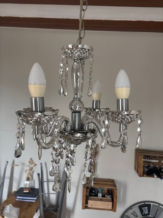 Lámpara araña de cristal y metal