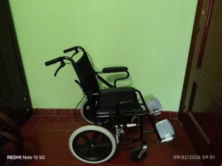 Silla de ruedas muy poco uso , seminueva