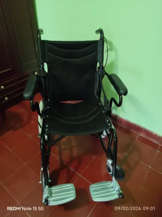 Silla de ruedas muy poco uso , seminueva