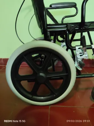 Silla de ruedas muy poco uso , seminueva