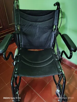 Silla de ruedas muy poco uso , seminueva