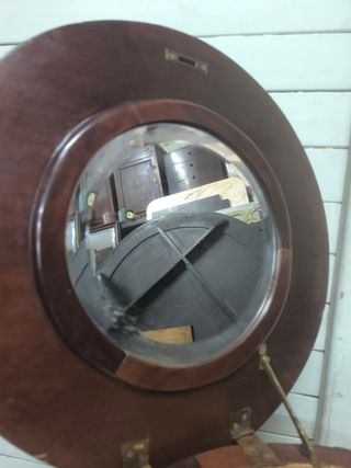 Costurero vintage de madera con espejo