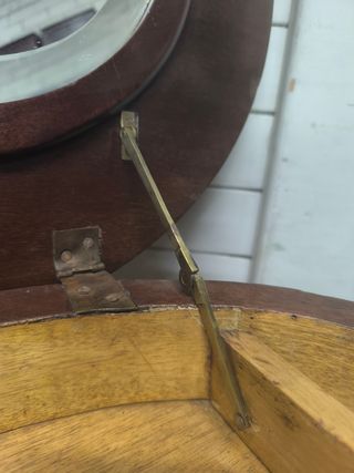 Costurero vintage de madera con espejo